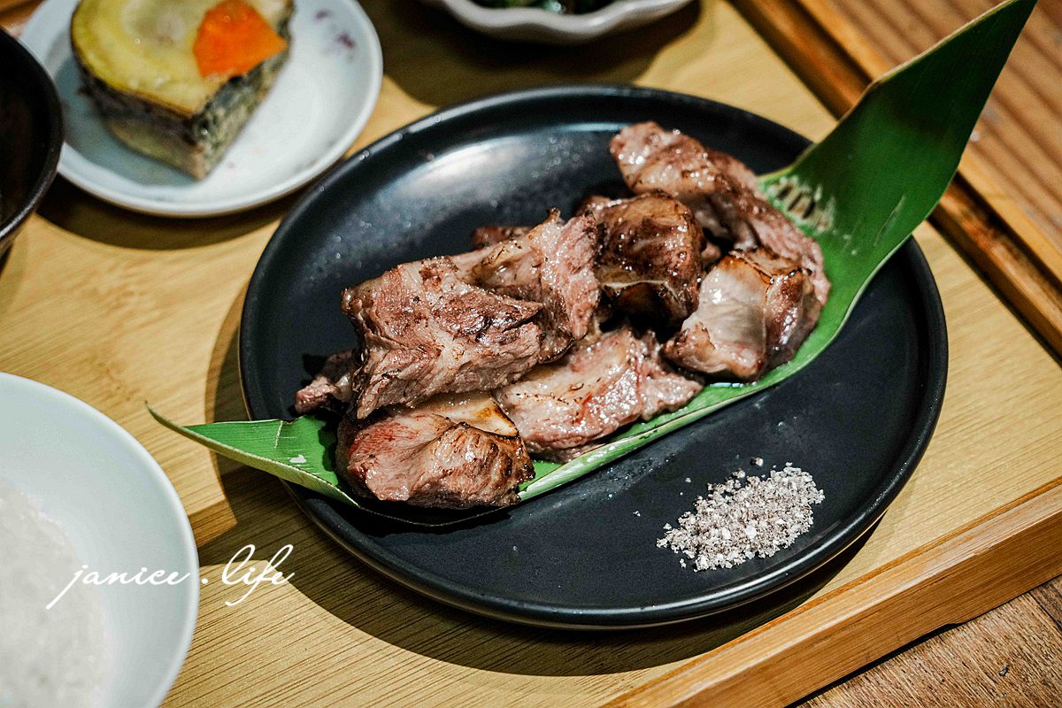 臺東縣台東市美食 臺東市區必吃餐廳 橋chiao 臺東縣台東市浙江路12號華陀神醫 老宅文青風餐廳 橋chiao位置 橋chiao菜單 橋chiao停車 潔妮食旅生活 台東旅遊 台東老屋餐廳 洛神香煎腿排 長濱月桃海鹽炙燒牛肉飯 刺蔥豆乳豬 雞蛋布丁