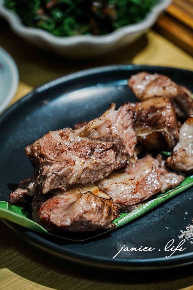 台東美食|橋 chiao|隱身老宅的溫暖家常料理.感受台東的慢靈魂 - 第28張圖 臺東縣台東市美食 臺東市區必吃餐廳 橋chiao 臺東縣台東市浙江路12號華陀神醫 老宅文青風餐廳 橋chiao位置 橋chiao菜單 橋chiao停車 潔妮食旅生活 台東旅遊 台東老屋餐廳 洛神香煎腿排 長濱月桃海鹽炙燒牛肉飯 刺蔥豆乳豬 雞蛋布丁