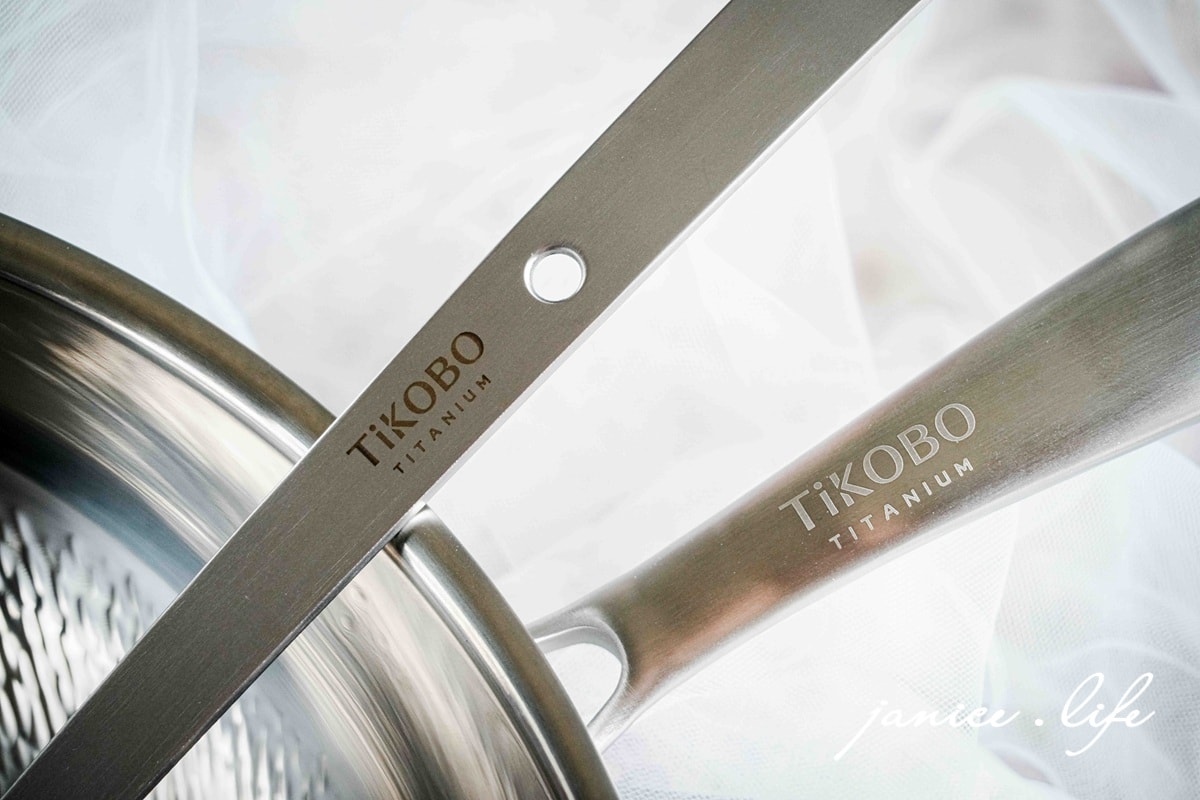 開箱實測 TiKOBO鈦工坊.TiCOOK 鈦鈦鍋|不再擔心不沾鍋塗層|耐刷耐酸鹼.輕量好洗.IH爐也可用 - 第13張圖 TiKOBO鈦工坊 TiCOOK 鈦鈦鍋 IH爐可用鍋具 可進洗碗機鍋具 物理不沾鍋 純鈦炒鍋 28公分炒鍋 潔妮食旅生活 鍋子推薦 無化學塗層 耐酸鹼 耐高溫 廚房好物 廚房好物 純鈦餐具