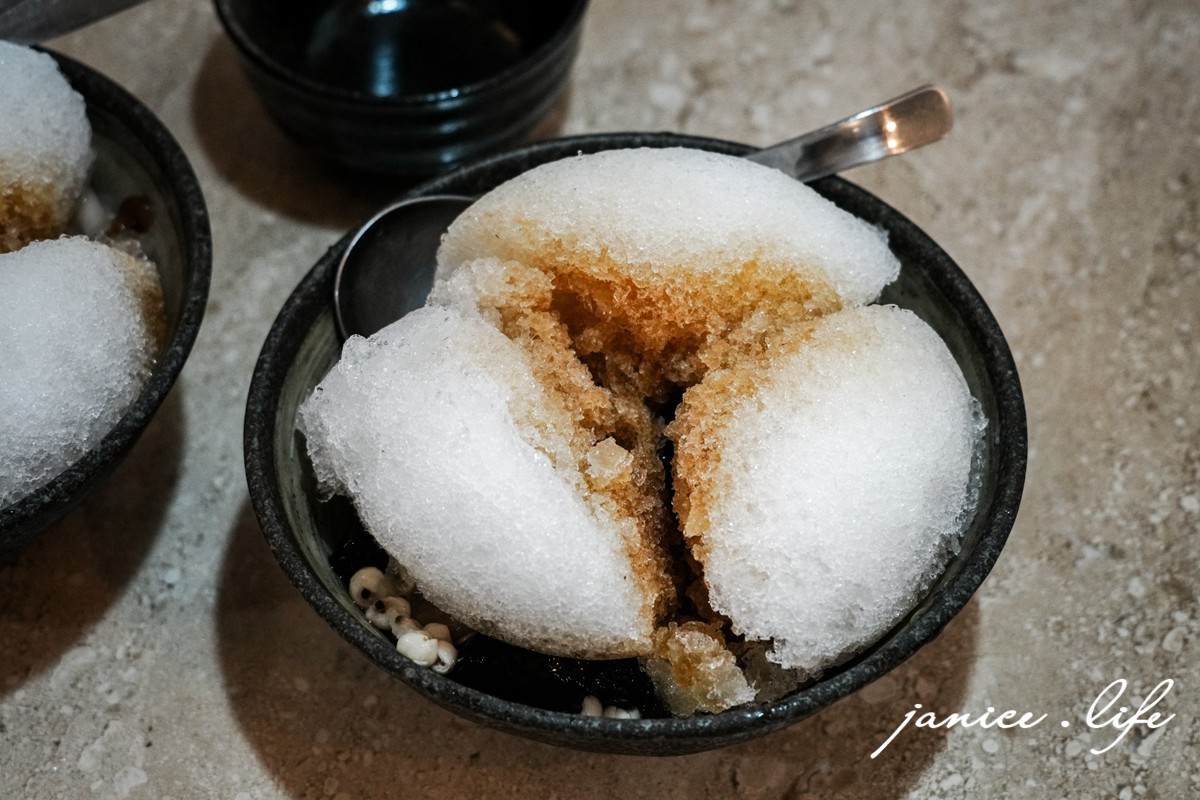 嘉義旅遊 嘉義美食 嘉義下午茶 嘉義小吃 嘉義甜點 台灣人的蕃薯糖 嘉義市西區書院里新榮路142號 潔妮食旅生活 嘉義吃冰 嘉義冰店 嘉義新榮路 蜜地瓜 黑糖剉冰 黑糖剉冰