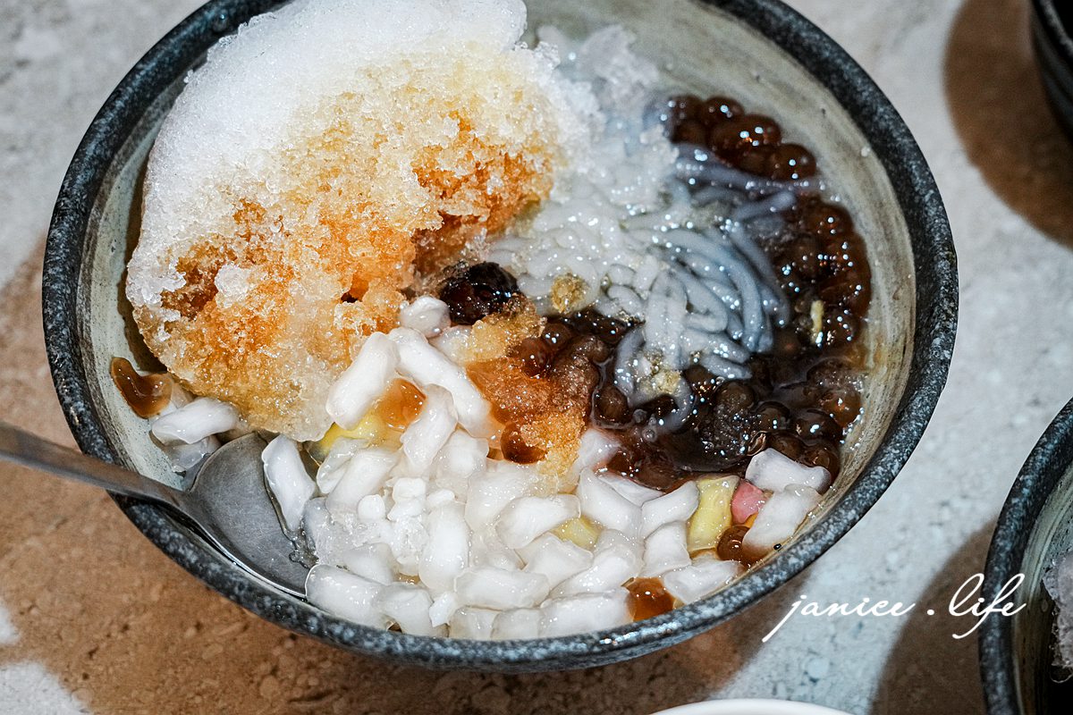 嘉義旅遊 嘉義美食 嘉義下午茶 嘉義小吃 嘉義甜點 台灣人的蕃薯糖 嘉義市西區書院里新榮路142號 潔妮食旅生活 嘉義吃冰 嘉義冰店 嘉義新榮路 蜜地瓜 黑糖剉冰 黑糖剉冰