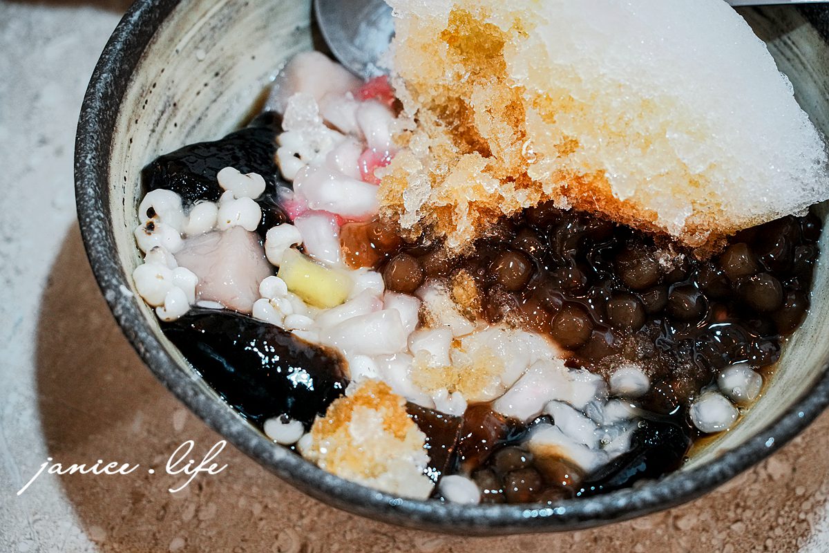 嘉義旅遊 嘉義美食 嘉義下午茶 嘉義小吃 嘉義甜點 台灣人的蕃薯糖 嘉義市西區書院里新榮路142號 潔妮食旅生活 嘉義吃冰 嘉義冰店 嘉義新榮路 蜜地瓜 黑糖剉冰 黑糖剉冰