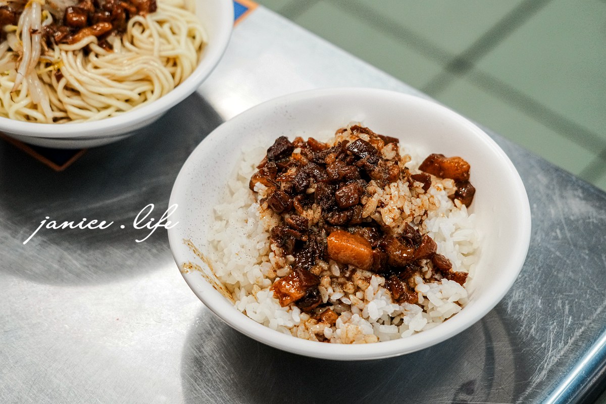 嘉義美食 火生美乃滋涼麵 黑金滷肉飯 赤肉羹 嘉義市西區文化里文化路93號 嘉義市西區仁愛路179號 文化路夜市美食 文化路夜市推薦 潔妮食旅生活 嘉義小吃 嘉義涼麵 嘉義旅遊 火生文化店菜單