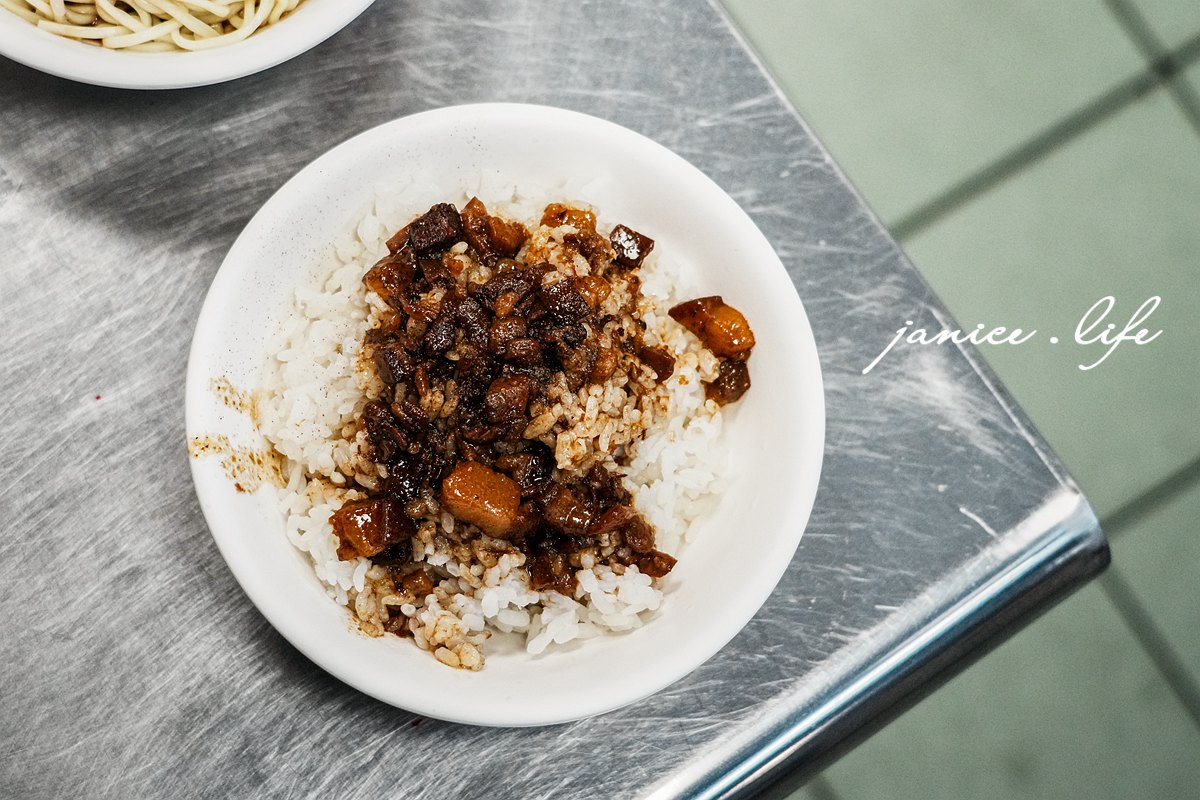 嘉義美食|火生文化店|藏在文化路夜市裡的古早味|傳承60年.阿公的味道 - 第6張圖 嘉義美食 火生美乃滋涼麵 黑金滷肉飯 赤肉羹 嘉義市西區文化里文化路93號 嘉義市西區仁愛路179號 文化路夜市美食 文化路夜市推薦 潔妮食旅生活 嘉義小吃 嘉義涼麵 嘉義旅遊 火生文化店菜單