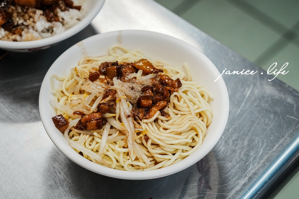 嘉義美食 火生美乃滋涼麵 黑金滷肉飯 赤肉羹 嘉義市西區文化里文化路93號 嘉義市西區仁愛路179號 文化路夜市美食 文化路夜市推薦 潔妮食旅生活 嘉義小吃 嘉義涼麵 嘉義旅遊 火生文化店菜單