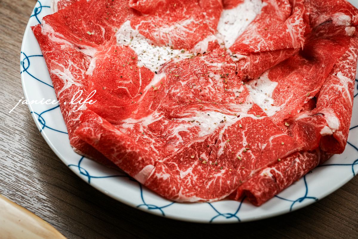 桃園八德美食|養鍋 Yang Guo 石頭涮涮鍋|豐盛蔬食自助吧吃到飽|寵物友善 - 第29張圖 桃園八德美食 桃園八德火鍋 自助吧吃到飽 桃園八德寵物友善 養鍋 Yang Guo 石頭涮涮鍋 養鍋菜單 養鍋線上訂位 養鍋Yang Guo石頭涮涮鍋桃園八德店 潔妮食旅生活 八德美食 桃園八德火鍋推薦 桃園市八德區大智里永福西街74號 寵物友善餐廳
