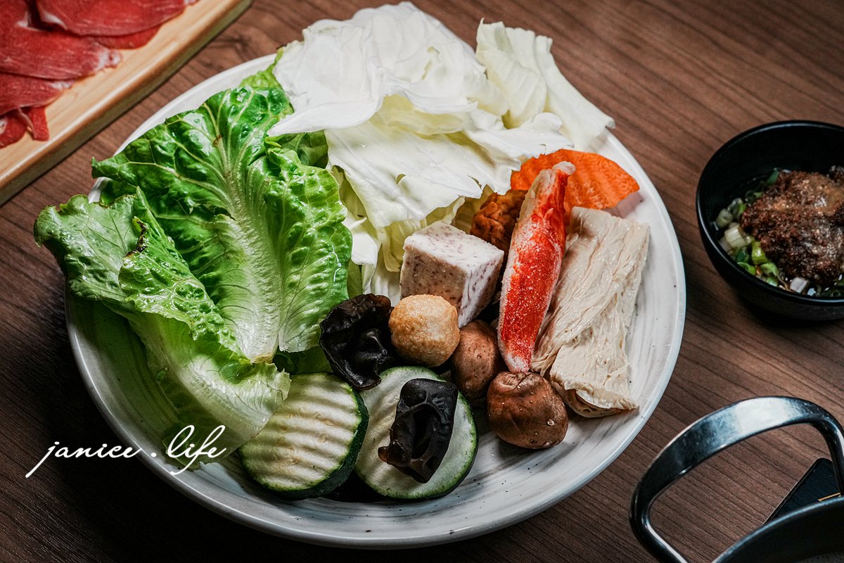 桃園八德美食|養鍋 Yang Guo 石頭涮涮鍋|豐盛蔬食自助吧吃到飽|寵物友善 - 第41張圖 桃園八德美食 桃園八德火鍋 自助吧吃到飽 桃園八德寵物友善 養鍋 Yang Guo 石頭涮涮鍋 養鍋菜單 養鍋線上訂位 養鍋Yang Guo石頭涮涮鍋桃園八德店 潔妮食旅生活 八德美食 桃園八德火鍋推薦 桃園市八德區大智里永福西街74號 寵物友善餐廳