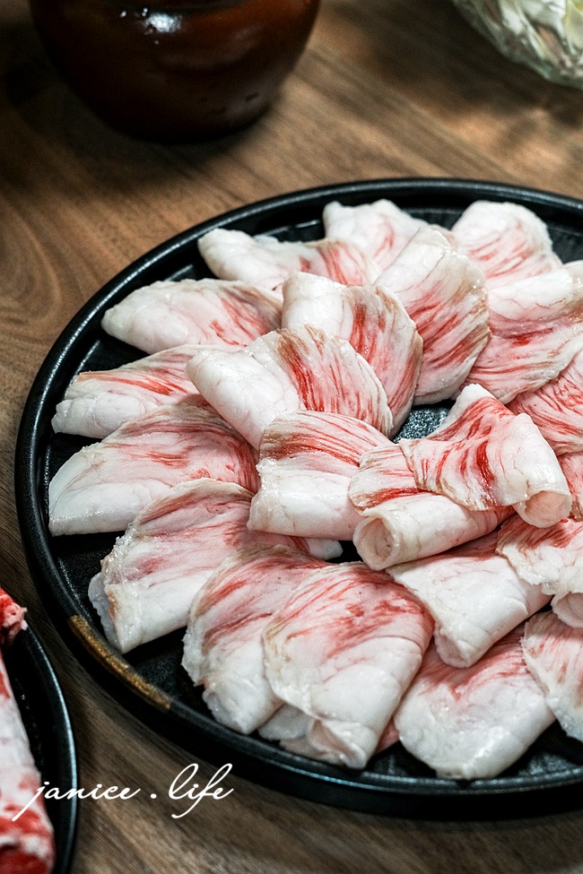 員外佬麻辣火鍋 捷運市政府站美食 臺北市信義區基隆路一段147巷15號 員外佬麻辣火鍋菜單 信義區個人鍋 市府站火鍋推薦 台北麻辣鍋個人 信義區火鍋 台北市府站美食 台北火鍋 信義區火鍋推薦 潔妮食旅生活 員外佬麻辣火鍋位置 員外佬麻辣火鍋交通 員外佬麻辣火鍋停車 台灣牛胸