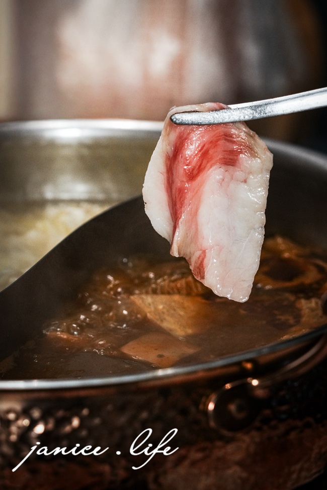 台北市府站美食|員外佬麻辣火鍋|信義區火鍋推薦.捷運市府站走路就到|嚴選濃郁湯底與真材實料 - 第17張圖 員外佬麻辣火鍋 捷運市政府站美食 臺北市信義區基隆路一段147巷15號 員外佬麻辣火鍋菜單 信義區個人鍋 市府站火鍋推薦 台北麻辣鍋個人 信義區火鍋 台北市府站美食 台北火鍋 信義區火鍋推薦 潔妮食旅生活 員外佬麻辣火鍋位置 員外佬麻辣火鍋交通 員外佬麻辣火鍋停車 台灣牛胸