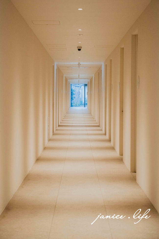 四國愛媛住宿推薦|ITOMACHI HOTEL 0|走進隈研吾的永續建築美學.必訪的設計感飯店 - 第22張圖 いとまちホテル0 ITOMACHI HOTEL 0 愛媛県西条市朔日市250-7 https://itomachihotel-0.com/ 建築師隈研吾設計 四國愛媛旅遊旅行 四國愛媛住宿飯店推薦 潔妮食旅生活 四國自駕 四國自由行 日國景點 四國愛媛景點 日本自由行 四國旅遊 設計旅宿 隈研吾迷 西条市 住宿 日本零能耗飯店 日本環保綠建築飯店 西條 湧水 飯店 愛媛自由行 住宿 四國設計感飯店 ITOMACHI HOTEL 0 交通 ITOMACHI HOTEL 0 早餐 隈研吾建築設計