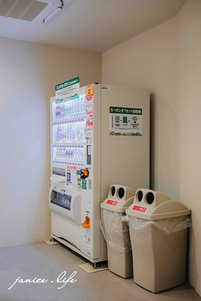 いとまちホテル0 ITOMACHI HOTEL 0 愛媛県西条市朔日市250-7 https://itomachihotel-0.com/ 建築師隈研吾設計 四國愛媛旅遊旅行 四國愛媛住宿飯店推薦 潔妮食旅生活 四國自駕 四國自由行 日國景點 四國愛媛景點 日本自由行 四國旅遊 設計旅宿 隈研吾迷 西条市 住宿 日本零能耗飯店 日本環保綠建築飯店 西條 湧水 飯店 愛媛自由行 住宿 四國設計感飯店 ITOMACHI HOTEL 0 交通 ITOMACHI HOTEL 0 早餐 隈研吾建築設計 
