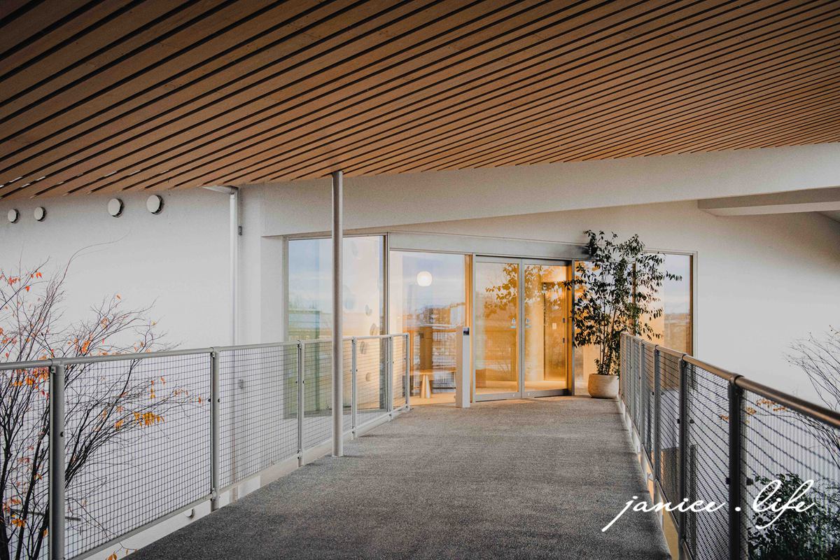 いとまちホテル0 ITOMACHI HOTEL 0 愛媛県西条市朔日市250-7 https://itomachihotel-0.com/ 建築師隈研吾設計 四國愛媛旅遊旅行 四國愛媛住宿飯店推薦 潔妮食旅生活 四國自駕 四國自由行 日國景點 四國愛媛景點 日本自由行 四國旅遊 設計旅宿 隈研吾迷 西条市 住宿 日本零能耗飯店 日本環保綠建築飯店 西條 湧水 飯店 愛媛自由行 住宿 四國設計感飯店 ITOMACHI HOTEL 0 交通 ITOMACHI HOTEL 0 早餐 隈研吾建築設計 