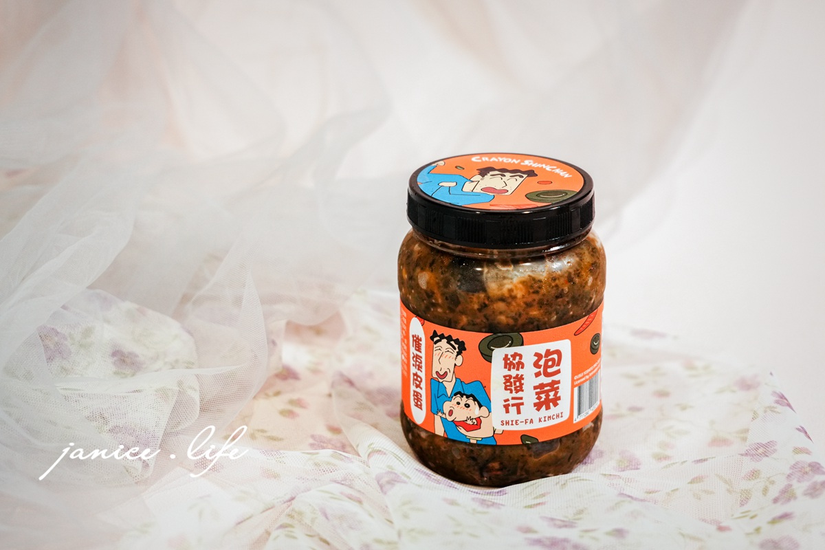 宅配美食 白飯殺手 網購熱銷開箱 協發行泡菜 催淚皮蛋拌醬 黃金泡菜 開燻蒜苗鴨 蘿大柚 黃金鴨掌 懶人料理食譜 宵夜救星 下飯神器 潔妮食旅生活 協發行泡菜開箱