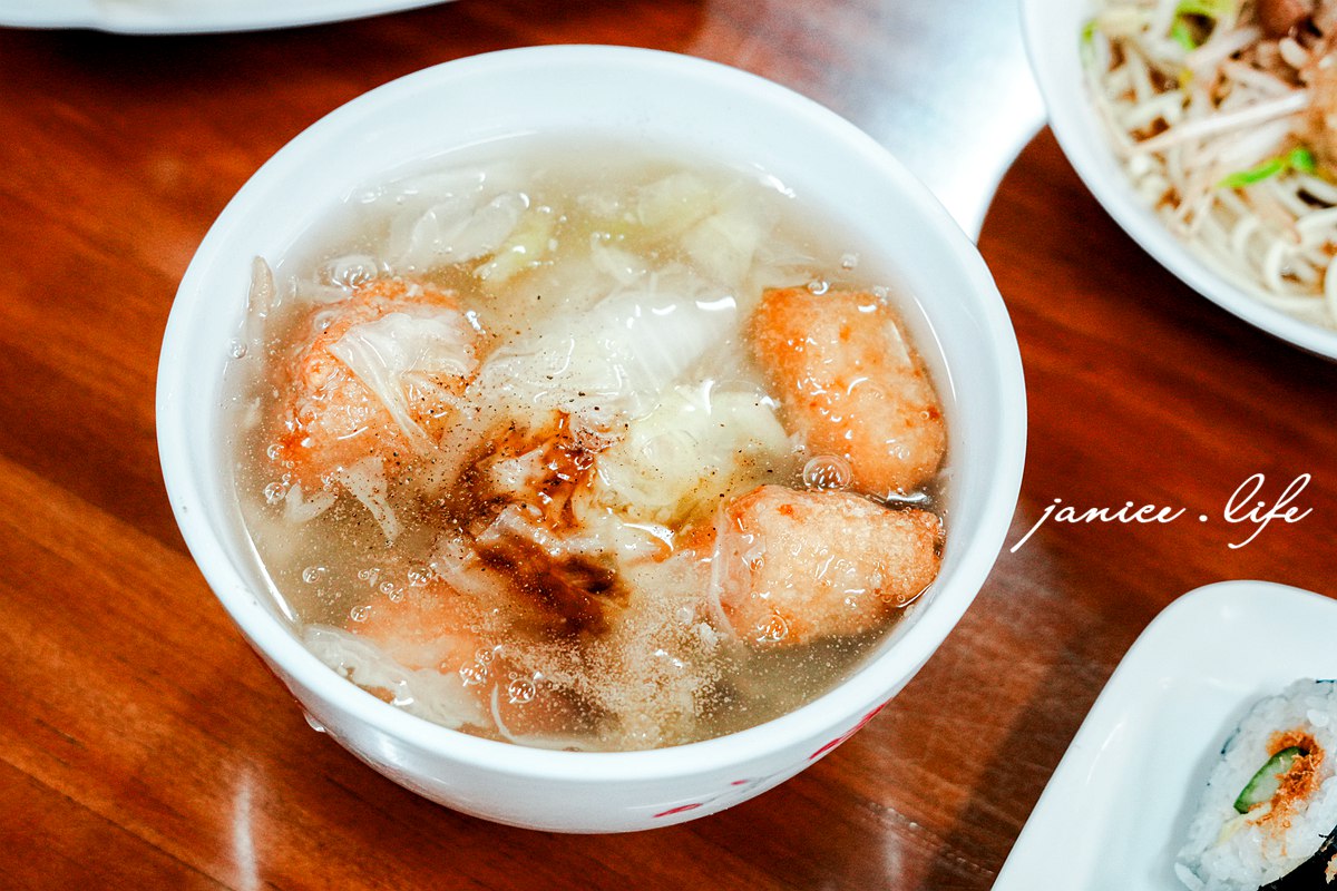 嘉義美食 阿坤師土魠魚焿 嘉義市西區垂楊里新民路808號  052369537  土魠魚 土魠魚焿 嘉義小吃 嘉義阿坤師 新民路阿坤師 嘉義西區美食 嘉義新民路美食 垂楊路附近美食 嘉義在地人推薦小吃 嘉義土魠魚焿推薦 嘉義好吃土魠魚羹 嘉義傳統小吃老店 潔妮食旅生活 阿坤師土魠魚焿菜單
紅燒魚焿麵