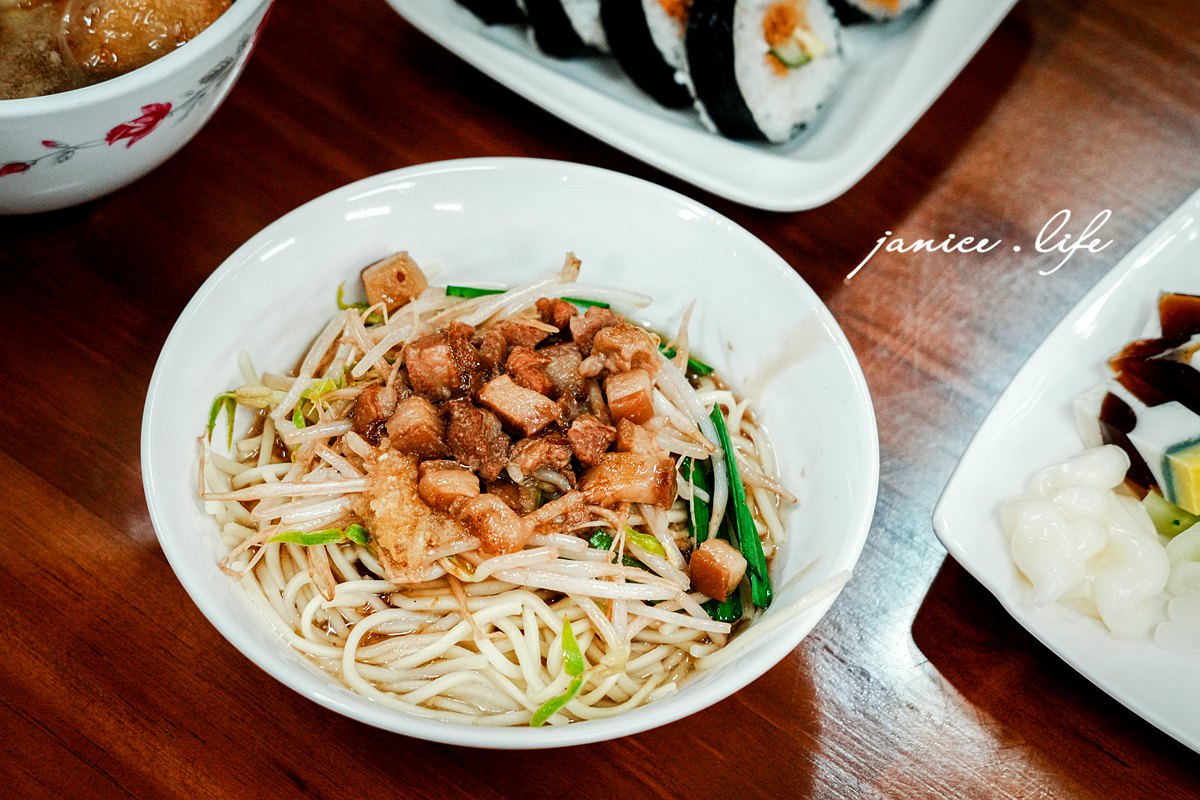 嘉義美食 阿坤師土魠魚焿 嘉義市西區垂楊里新民路808號  052369537  土魠魚 土魠魚焿 嘉義小吃 嘉義阿坤師 新民路阿坤師 嘉義西區美食 嘉義新民路美食 垂楊路附近美食 嘉義在地人推薦小吃 嘉義土魠魚焿推薦 嘉義好吃土魠魚羹 嘉義傳統小吃老店 潔妮食旅生活 阿坤師土魠魚焿菜單
魯肉乾麵