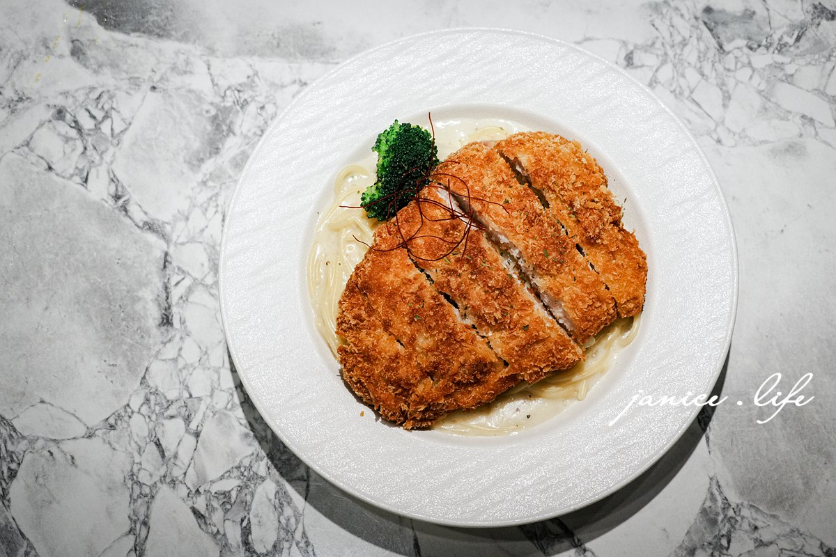臺東美食 臺東市區美食 臺東慢活 有義點餓 one two risotto 臺東縣臺東市中心里新生路544號 義大利麵 燉飯 有義點餓菜單 有義點餓地址 潔妮食旅生活 台東旅遊 台東旅行 台東義式 台東簡餐 台東約會餐廳 台東義大利麵推薦 黃金炸豬排義大利麵/奶油