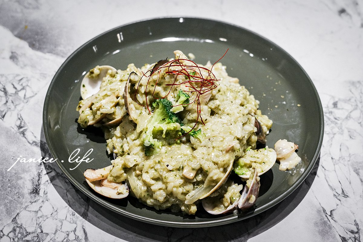 臺東美食 臺東市區美食 臺東慢活 有義點餓 one two risotto 臺東縣臺東市中心里新生路544號 義大利麵 燉飯 有義點餓菜單 有義點餓地址 潔妮食旅生活 台東旅遊 台東旅行 台東義式 台東簡餐 台東約會餐廳 台東義大利麵推薦 蛤蜊燉飯/青醬