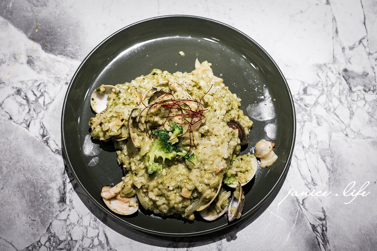 臺東市區美食|有義點餓 one two risotto|隱身新生路的質感義式料理.遇見剛剛好的義式美好 - 第9張圖 臺東美食 臺東市區美食 臺東慢活 有義點餓 one two risotto 臺東縣臺東市中心里新生路544號 義大利麵 燉飯 有義點餓菜單 有義點餓地址 潔妮食旅生活 台東旅遊 台東旅行 台東義式 台東簡餐 台東約會餐廳 台東義大利麵推薦 蛤蜊燉飯/青醬