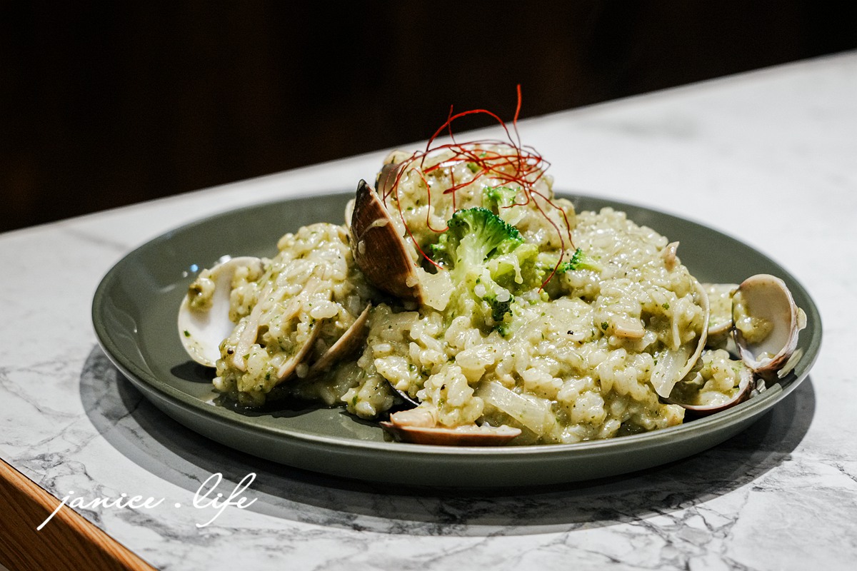 臺東市區美食|有義點餓 one two risotto|隱身新生路的質感義式料理.遇見剛剛好的義式美好 - 第10張圖 臺東美食 臺東市區美食 臺東慢活 有義點餓 one two risotto 臺東縣臺東市中心里新生路544號 義大利麵 燉飯 有義點餓菜單 有義點餓地址 潔妮食旅生活 台東旅遊 台東旅行 台東義式 台東簡餐 台東約會餐廳 台東義大利麵推薦 蛤蜊燉飯/青醬