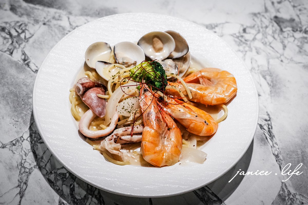 臺東美食 臺東市區美食 臺東慢活 有義點餓 one two risotto 臺東縣臺東市中心里新生路544號 義大利麵 燉飯 有義點餓菜單 有義點餓地址 潔妮食旅生活 台東旅遊 台東旅行 台東義式 台東簡餐 台東約會餐廳 台東義大利麵推薦 海鮮義大利麵/奶油