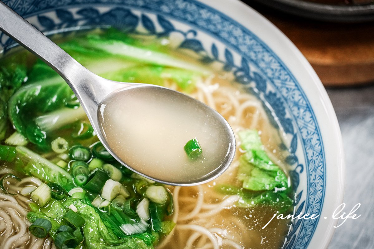 八德美食|老王原汁牛肉麵|大塊厚切牛肉搭配濃郁湯頭.多款飲品無限暢飲 - 第13張圖 八德美食 老王原汁牛肉麵 桃園市八德區大忠里介壽路一段961號 八德介壽路美食 老王原汁牛肉麵菜單 潔妮食旅生活 半筋半肉牛肉麵 牛滷飯 百香青木瓜 涼拌花椰菜
