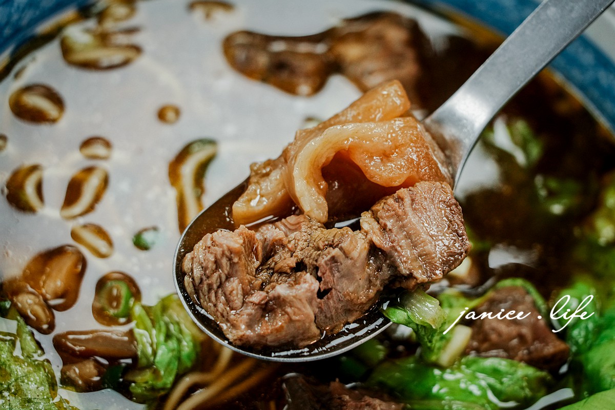 八德美食|老王原汁牛肉麵|大塊厚切牛肉搭配濃郁湯頭.多款飲品無限暢飲 - 第9張圖 八德美食 老王原汁牛肉麵 桃園市八德區大忠里介壽路一段961號 八德介壽路美食 老王原汁牛肉麵菜單 潔妮食旅生活 半筋半肉牛肉麵 牛滷飯 百香青木瓜 涼拌花椰菜
