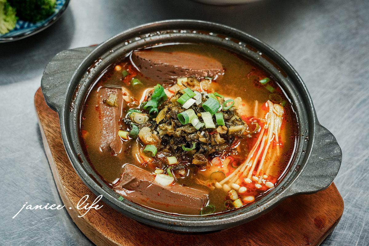 八德美食|老王原汁牛肉麵|大塊厚切牛肉搭配濃郁湯頭.多款飲品無限暢飲 - 第19張圖 八德美食 老王原汁牛肉麵 桃園市八德區大忠里介壽路一段961號 八德介壽路美食 老王原汁牛肉麵菜單 潔妮食旅生活 半筋半肉牛肉麵 牛滷飯 百香青木瓜 涼拌花椰菜 麻辣鴨血臭豆腐