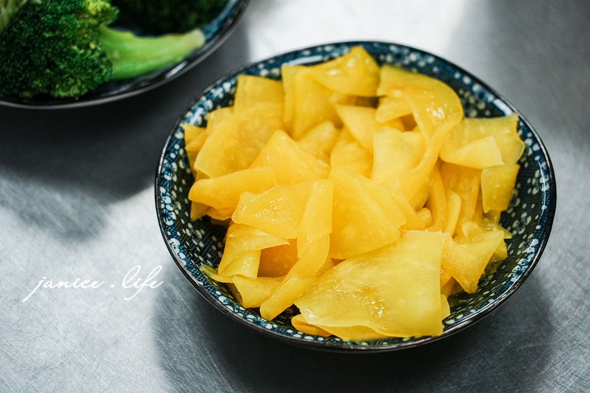 八德美食|老王原汁牛肉麵|大塊厚切牛肉搭配濃郁湯頭.多款飲品無限暢飲 - 第16張圖 八德美食 老王原汁牛肉麵 桃園市八德區大忠里介壽路一段961號 八德介壽路美食 老王原汁牛肉麵菜單 潔妮食旅生活 半筋半肉牛肉麵 牛滷飯 百香青木瓜 涼拌花椰菜 麻辣鴨血臭豆腐