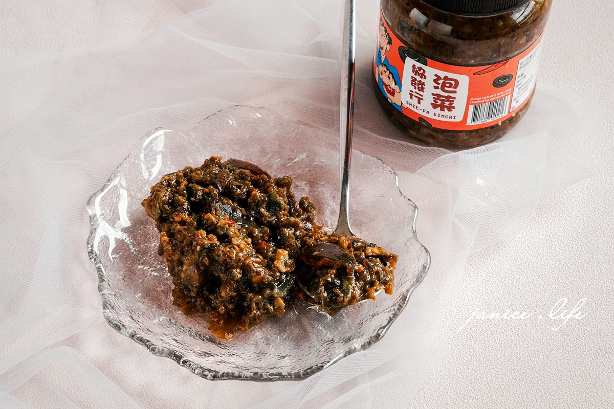 宅配美食 白飯殺手 網購熱銷開箱 協發行泡菜 催淚皮蛋拌醬 黃金泡菜 開燻蒜苗鴨 蘿大柚 黃金鴨掌 懶人料理食譜 宵夜救星 下飯神器 潔妮食旅生活 協發行泡菜開箱