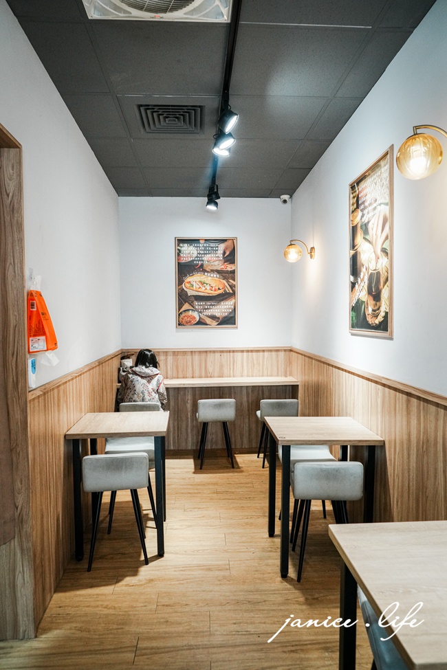 八德美食|越點・脆皮豬麵包・越南料理|滿滿餡料太過癮・清爽酸辣好滋味! - 第4張圖 八德興豐路 越點・脆皮豬麵包・越南料理 八德美食 八德興豐路美食餐廳 桃園八德越式推薦 潔妮食旅生活 越點脆皮豬麵包菜單 桃園市八德區瑞德里興豐路664號 越南法國麵包