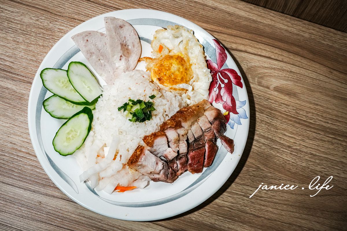 八德興豐路 越點・脆皮豬麵包・越南料理 八德美食 八德興豐路美食餐廳 桃園八德越式推薦 潔妮食旅生活 越點脆皮豬麵包菜單 桃園市八德區瑞德里興豐路664號 越南法國麵包 脆皮豬飯