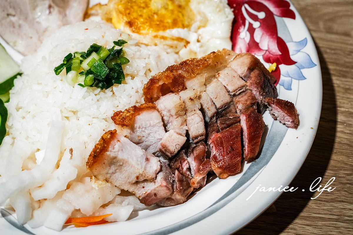 八德美食|越點・脆皮豬麵包・越南料理|滿滿餡料太過癮・清爽酸辣好滋味! - 第7張圖 八德興豐路 越點・脆皮豬麵包・越南料理 八德美食 八德興豐路美食餐廳 桃園八德越式推薦 潔妮食旅生活 越點脆皮豬麵包菜單 桃園市八德區瑞德里興豐路664號 越南法國麵包 脆皮豬飯