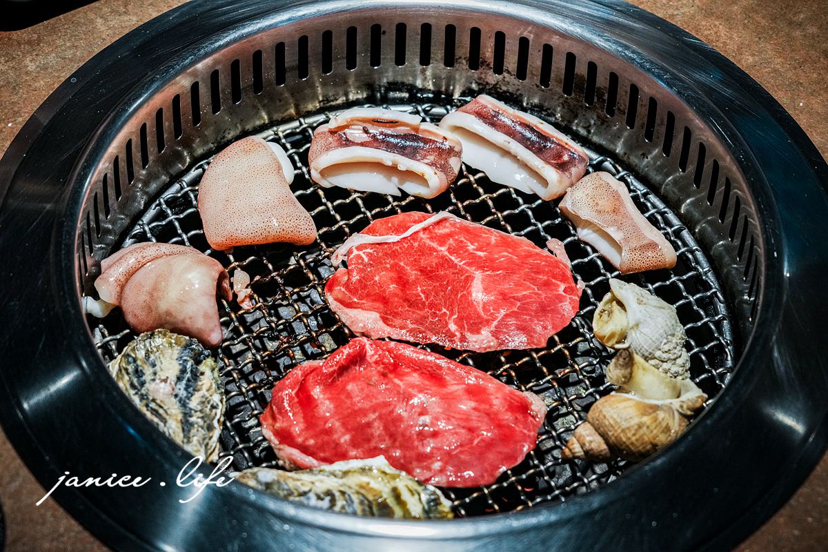 吃肉肉CHIH ROU ROU燒肉專門店中壢店  桃園中壢燒肉吃到飽 桃園市中壢區中央里復興路3號 吃肉肉菜單 吃肉肉價位 中壢火車站美食 中壢美食推薦 桃園中壢吃到飽 桃園中壢燒肉推薦 潔妮食旅生活 桃園中壢聚餐 