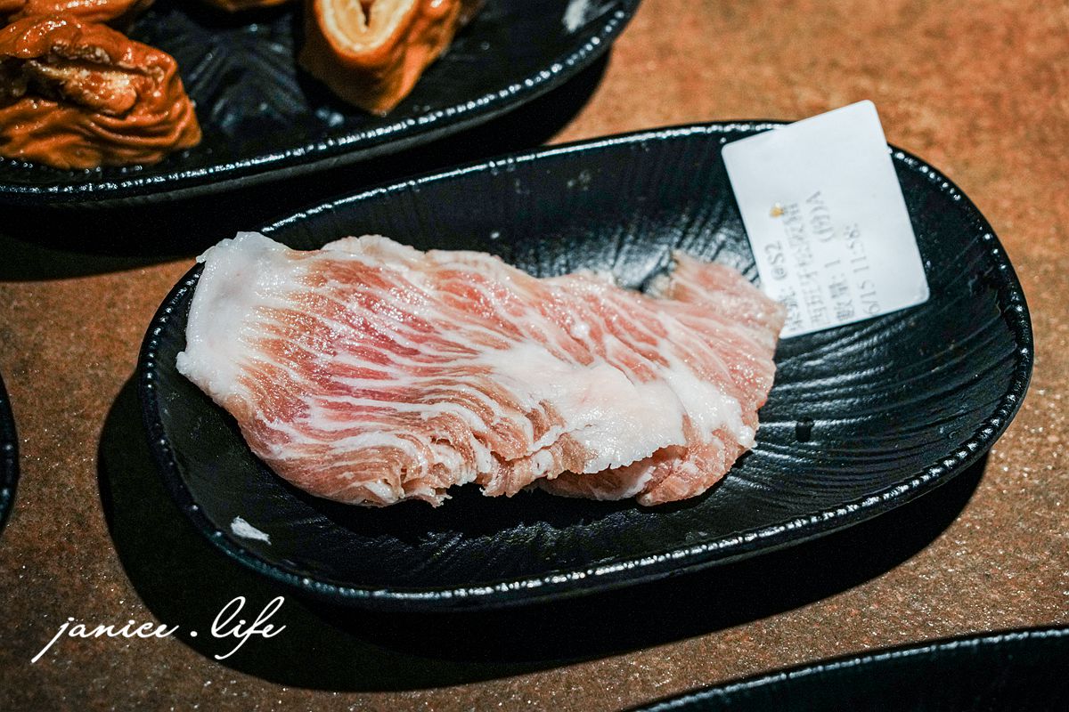 吃肉肉CHIH ROU ROU燒肉專門店中壢店  桃園中壢燒肉吃到飽 桃園市中壢區中央里復興路3號 吃肉肉菜單 吃肉肉價位 中壢火車站美食 中壢美食推薦 桃園中壢吃到飽 桃園中壢燒肉推薦 潔妮食旅生活 桃園中壢聚餐 