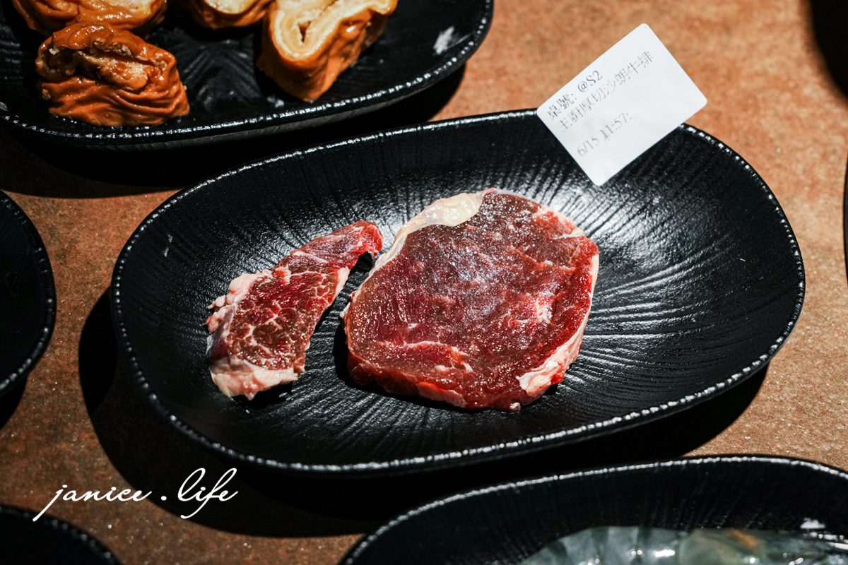 吃肉肉CHIH ROU ROU燒肉專門店中壢店  桃園中壢燒肉吃到飽 桃園市中壢區中央里復興路3號 吃肉肉菜單 吃肉肉價位 中壢火車站美食 中壢美食推薦 桃園中壢吃到飽 桃園中壢燒肉推薦 潔妮食旅生活 桃園中壢聚餐 