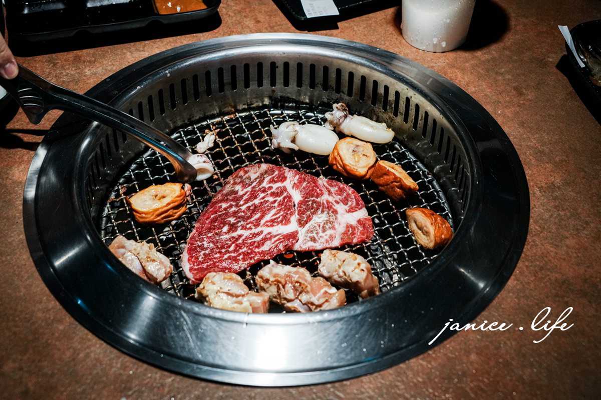 吃肉肉CHIH ROU ROU燒肉專門店中壢店  桃園中壢燒肉吃到飽 桃園市中壢區中央里復興路3號 吃肉肉菜單 吃肉肉價位 中壢火車站美食 中壢美食推薦 桃園中壢吃到飽 桃園中壢燒肉推薦 潔妮食旅生活 桃園中壢聚餐 