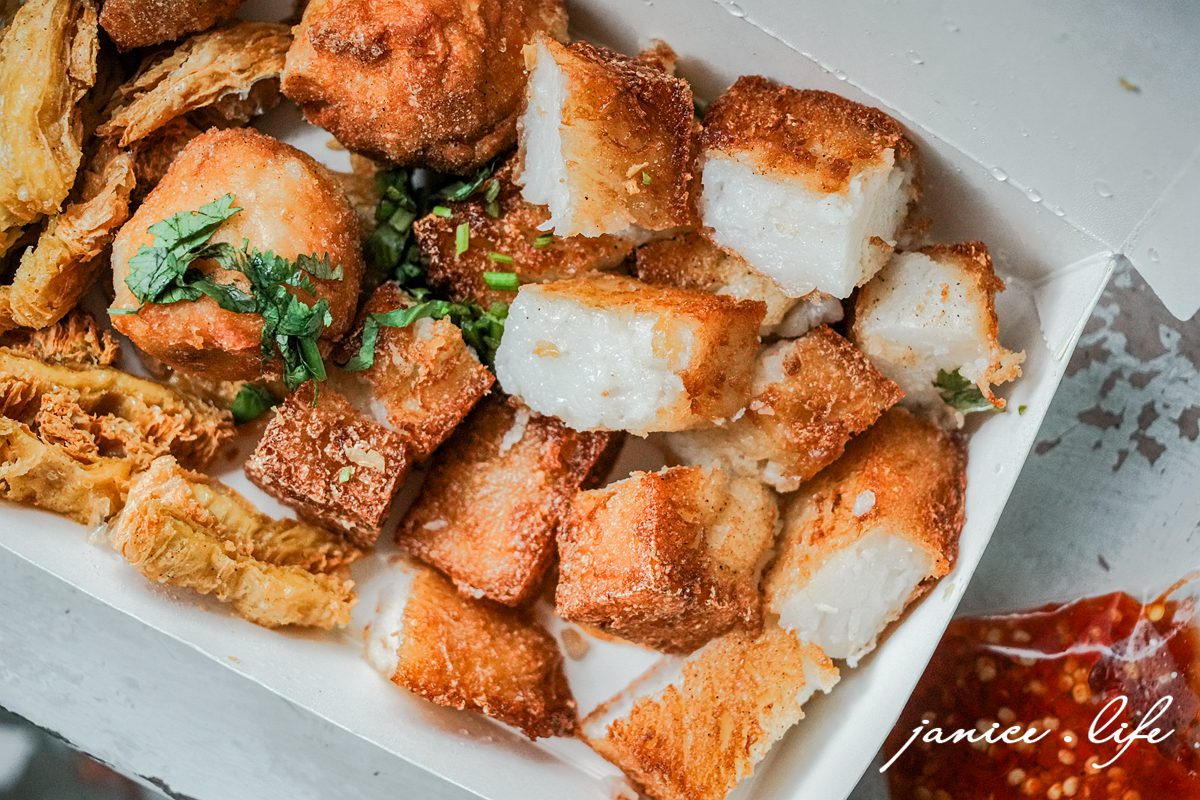 臺東市區美食推薦 十三臭豆腐 臺東杭州街 臺東縣臺東市民族里杭州街88號 臺東巷弄美食地圖 潔妮食旅生活 台東在地美食 台東小吃 台東臭豆腐 台東 十三臭豆腐菜單