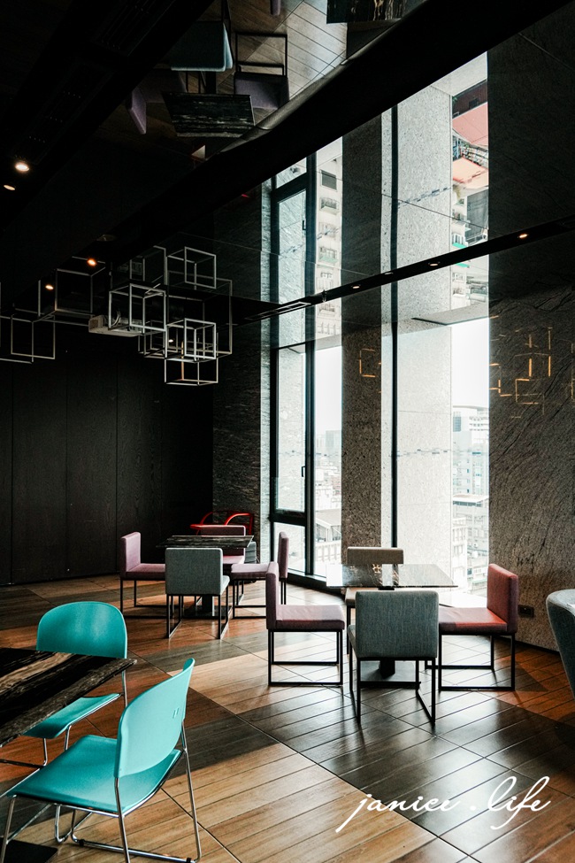 台北中山雅樂軒酒店 Aloft Taipei Zhongshan 臺北市中山區恆安里雙城街1號 台北飯店推薦 台北中山區住宿 台北高空酒吧飯店 台北中山雅樂軒酒店開箱 台北市區放鬆提案 中山區質感住宿提案 台北自由行必住 台北住宿開箱 中山區住宿推薦 潔妮食旅生活 台北中山雅樂軒酒店停車 台北中山雅樂軒酒店週邊美食 台北中山雅樂軒酒店交通 台北中山雅樂軒酒店早餐 台北W XYZ Bar 頂樓高空酒吧