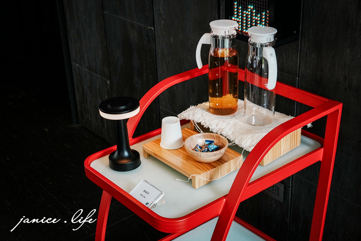台北飯店推薦|台北中山雅樂軒酒店 |房型、豐富早餐與頂樓酒吧完整實住開箱|極致舒適的都市假期 - 第6張圖 台北中山雅樂軒酒店 Aloft Taipei Zhongshan 臺北市中山區恆安里雙城街1號 台北飯店推薦 台北中山區住宿 台北高空酒吧飯店 台北中山雅樂軒酒店開箱 台北市區放鬆提案 中山區質感住宿提案 台北自由行必住 台北住宿開箱 中山區住宿推薦 潔妮食旅生活 台北中山雅樂軒酒店停車 台北中山雅樂軒酒店週邊美食 台北中山雅樂軒酒店交通 台北中山雅樂軒酒店早餐 台北中山雅樂軒酒店客房