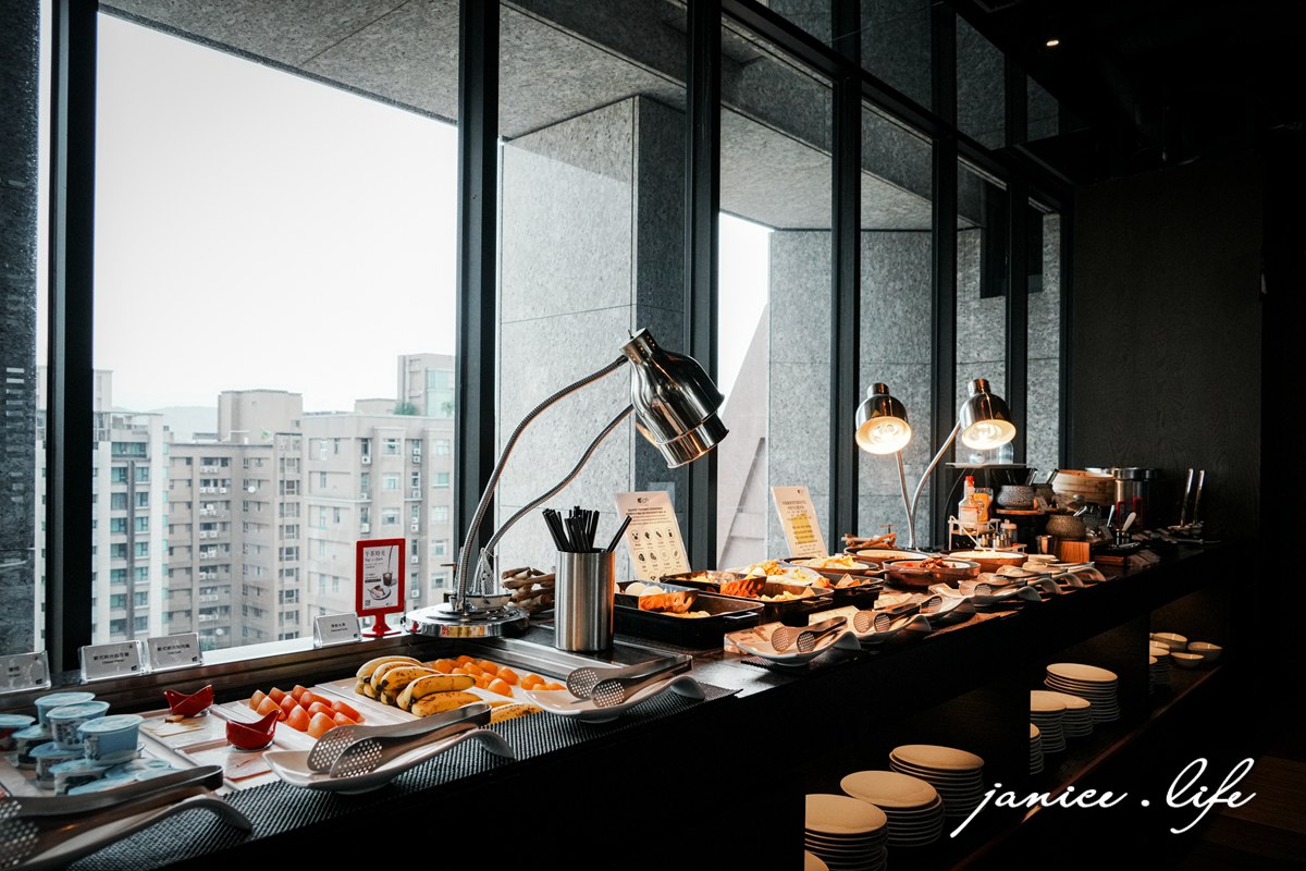 台北中山雅樂軒酒店 Aloft Taipei Zhongshan 臺北市中山區恆安里雙城街1號 台北飯店推薦 台北中山區住宿 台北高空酒吧飯店 台北中山雅樂軒酒店開箱 台北市區放鬆提案 中山區質感住宿提案 台北自由行必住 台北住宿開箱 中山區住宿推薦 潔妮食旅生活 台北中山雅樂軒酒店停車 台北中山雅樂軒酒店週邊美食 台北中山雅樂軒酒店交通 台北中山雅樂軒酒店早餐 台北早餐時光