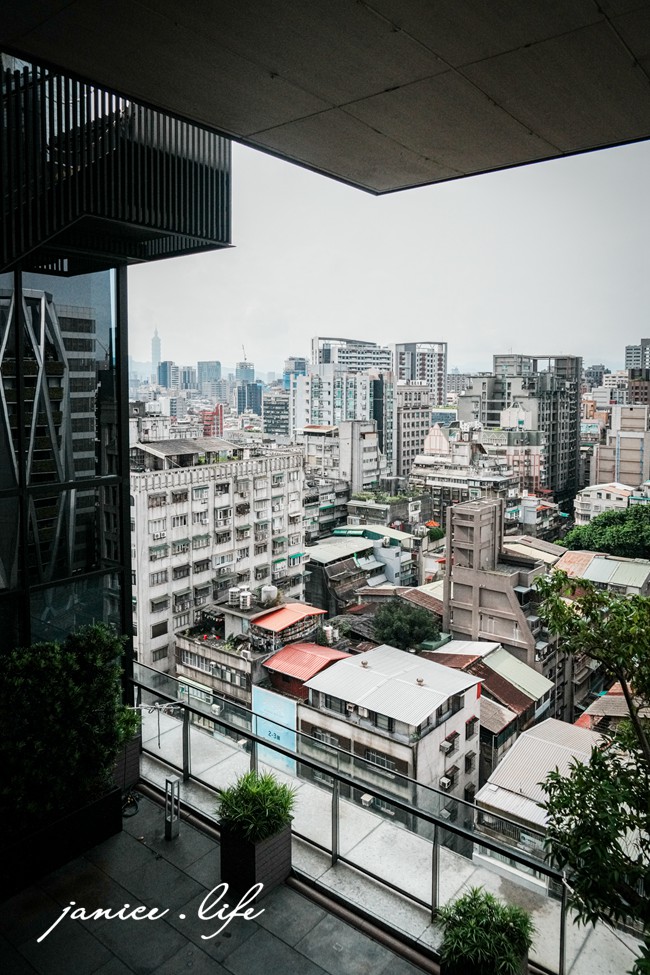 台北中山雅樂軒酒店 Aloft Taipei Zhongshan 臺北市中山區恆安里雙城街1號 台北飯店推薦 台北中山區住宿 台北高空酒吧飯店 台北中山雅樂軒酒店開箱 台北市區放鬆提案 中山區質感住宿提案 台北自由行必住 台北住宿開箱 中山區住宿推薦 潔妮食旅生活 台北中山雅樂軒酒店停車 台北中山雅樂軒酒店週邊美食 台北中山雅樂軒酒店交通 台北中山雅樂軒酒店早餐 台北W XYZ Bar 頂樓高空酒吧