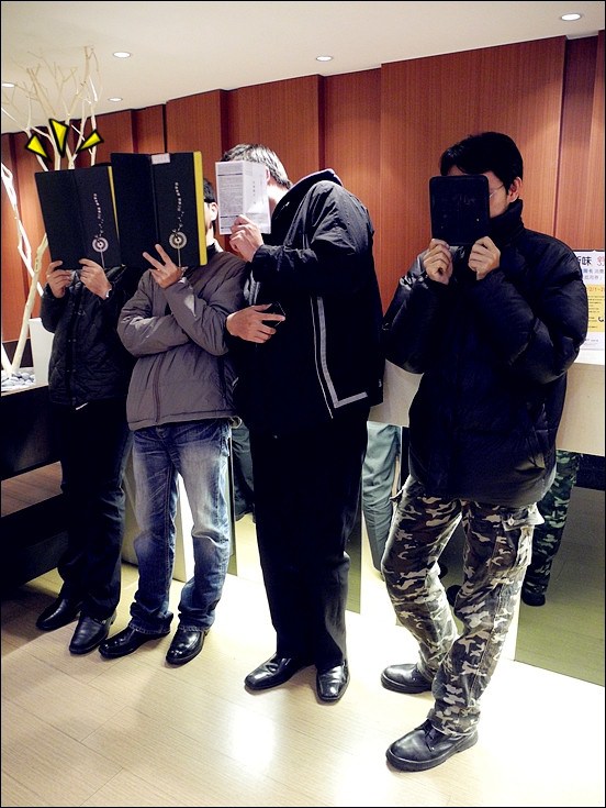 2012-02-22-著正式服裝陪潔妮吃生日晚餐 (2).jpg