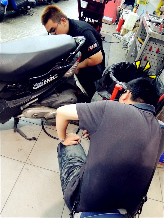 2012-09-18-阿啾來高雄拿棉羊貼 (1).jpg